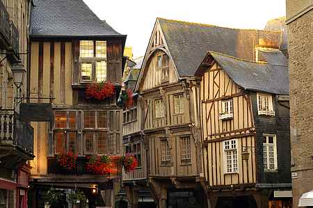 Travel Dinan, France – Visiting the Medieval Town of Dinan